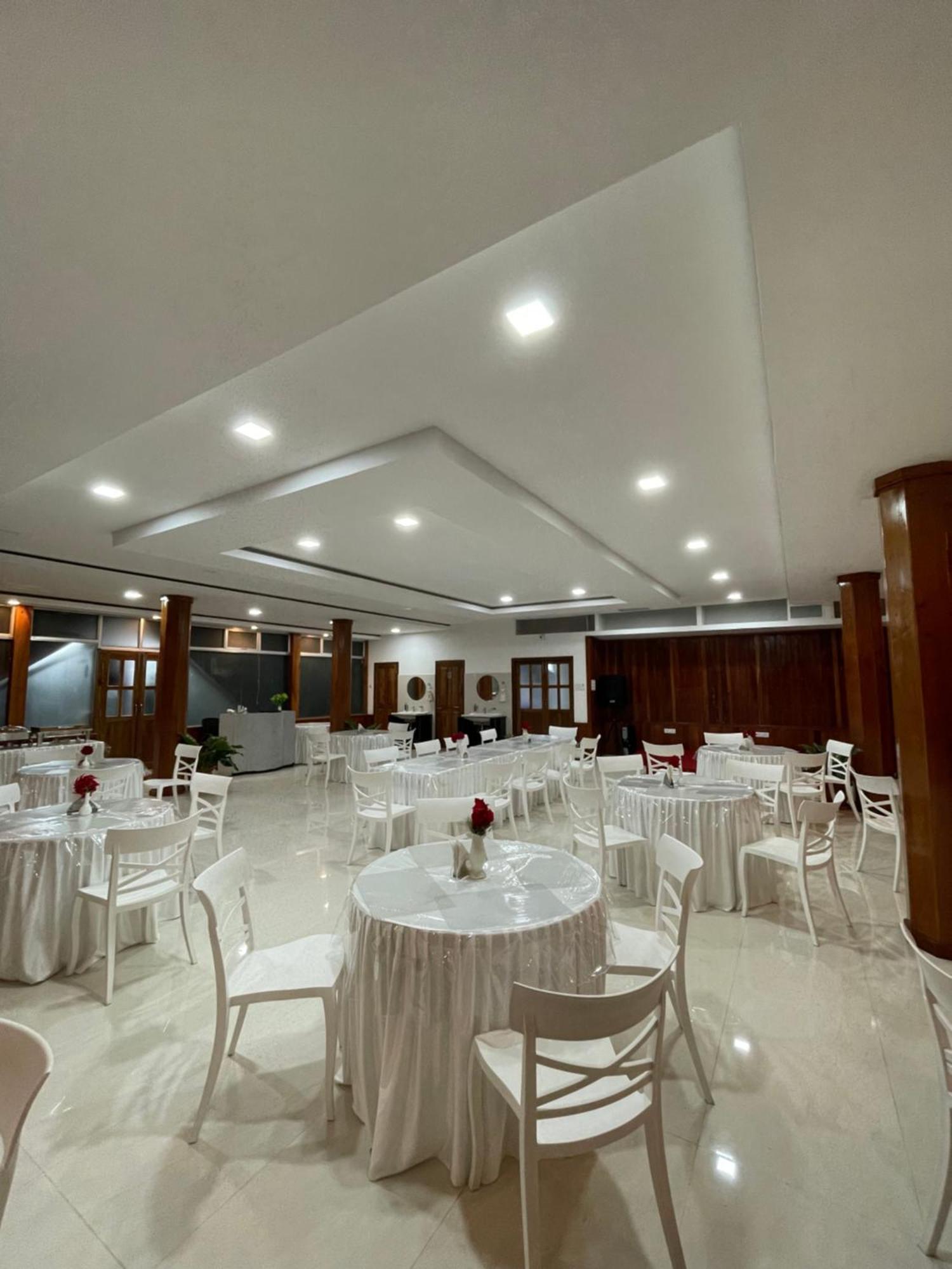 2K Hotel Kohima Buitenkant foto