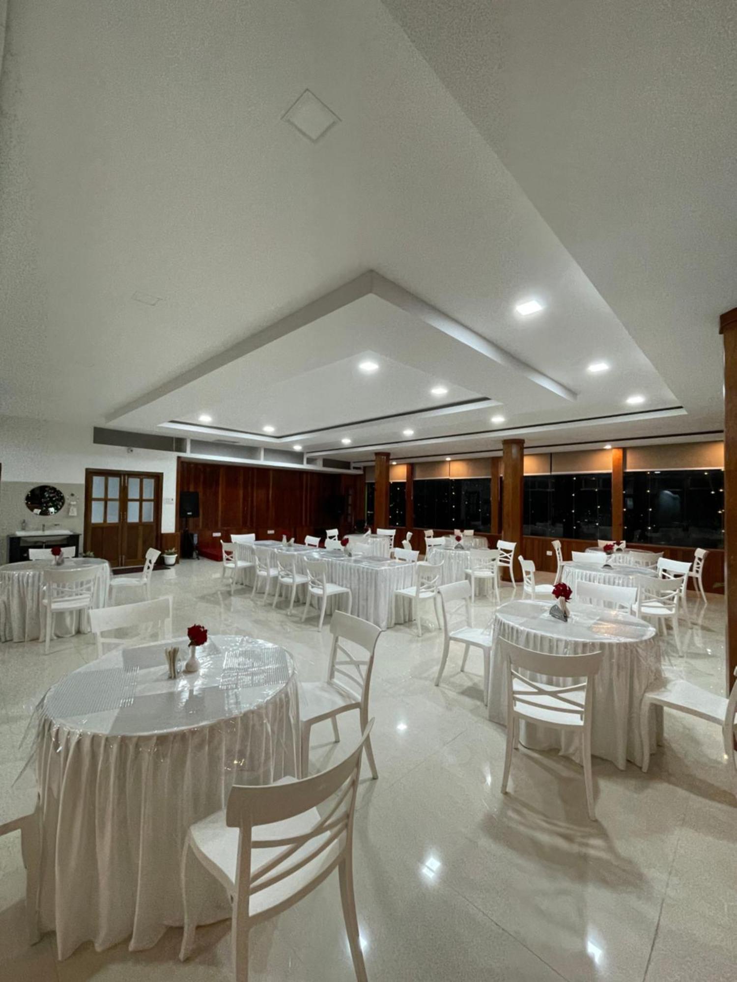 2K Hotel Kohima Buitenkant foto