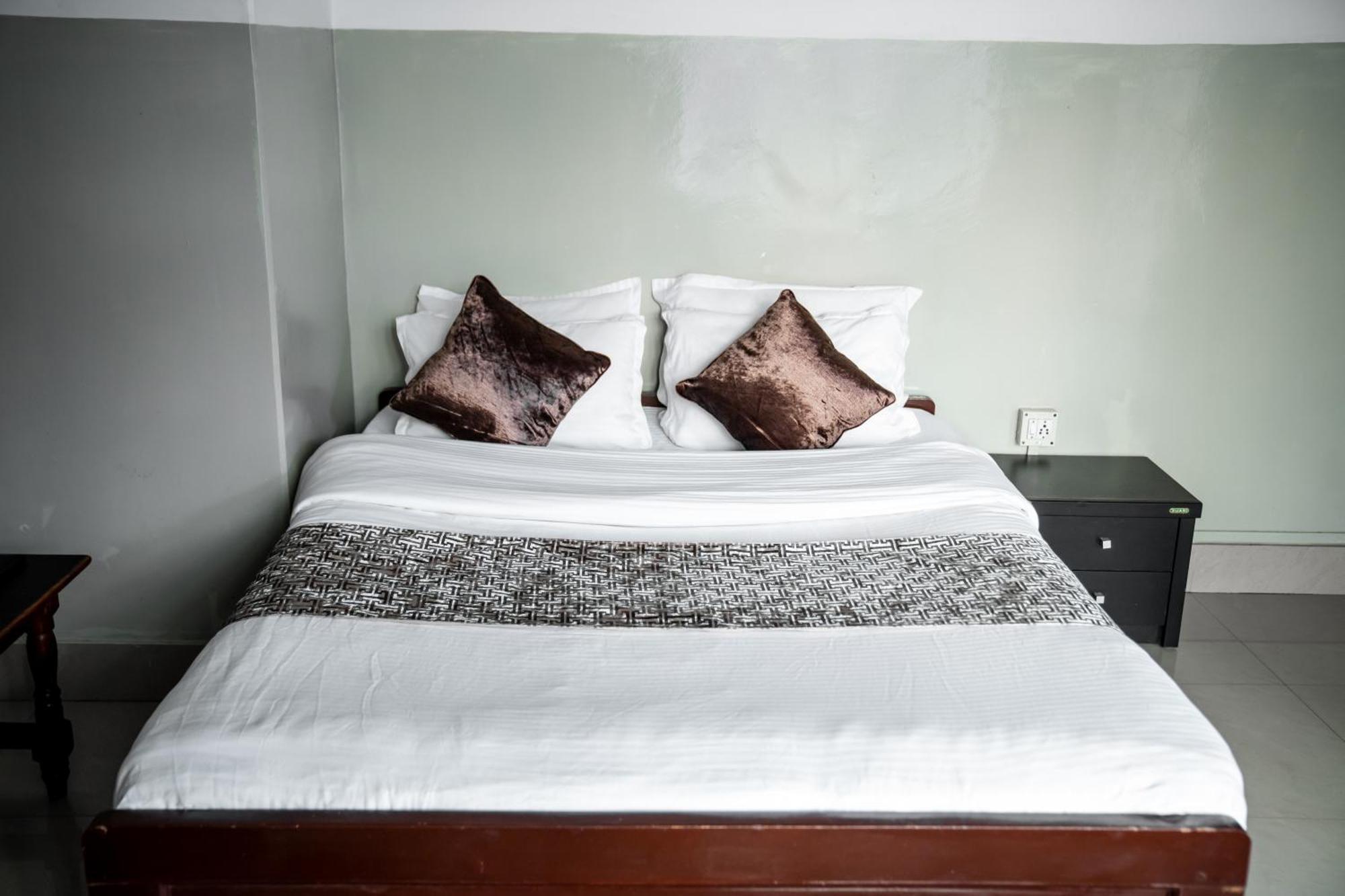 2K Hotel Kohima Buitenkant foto