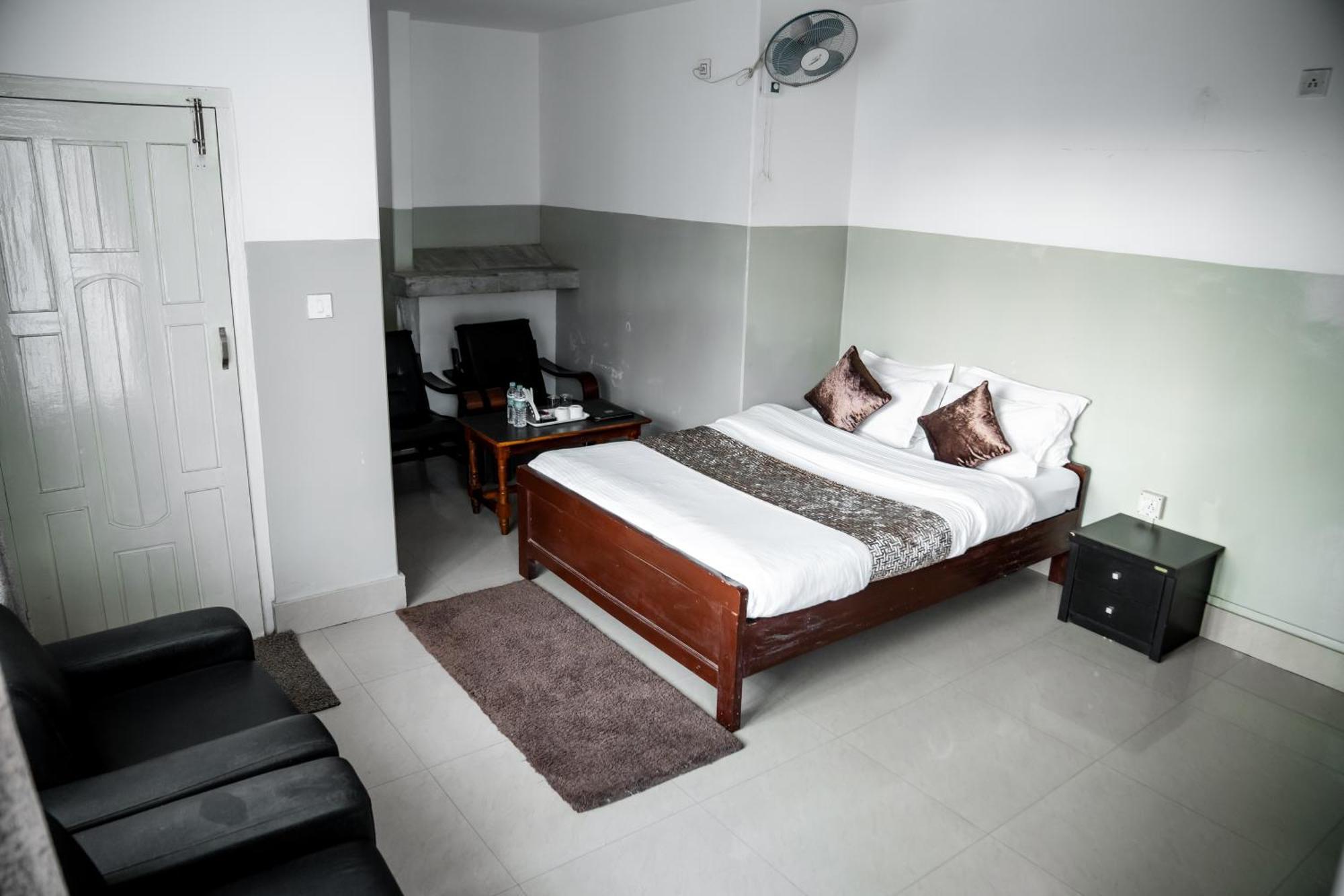 2K Hotel Kohima Buitenkant foto
