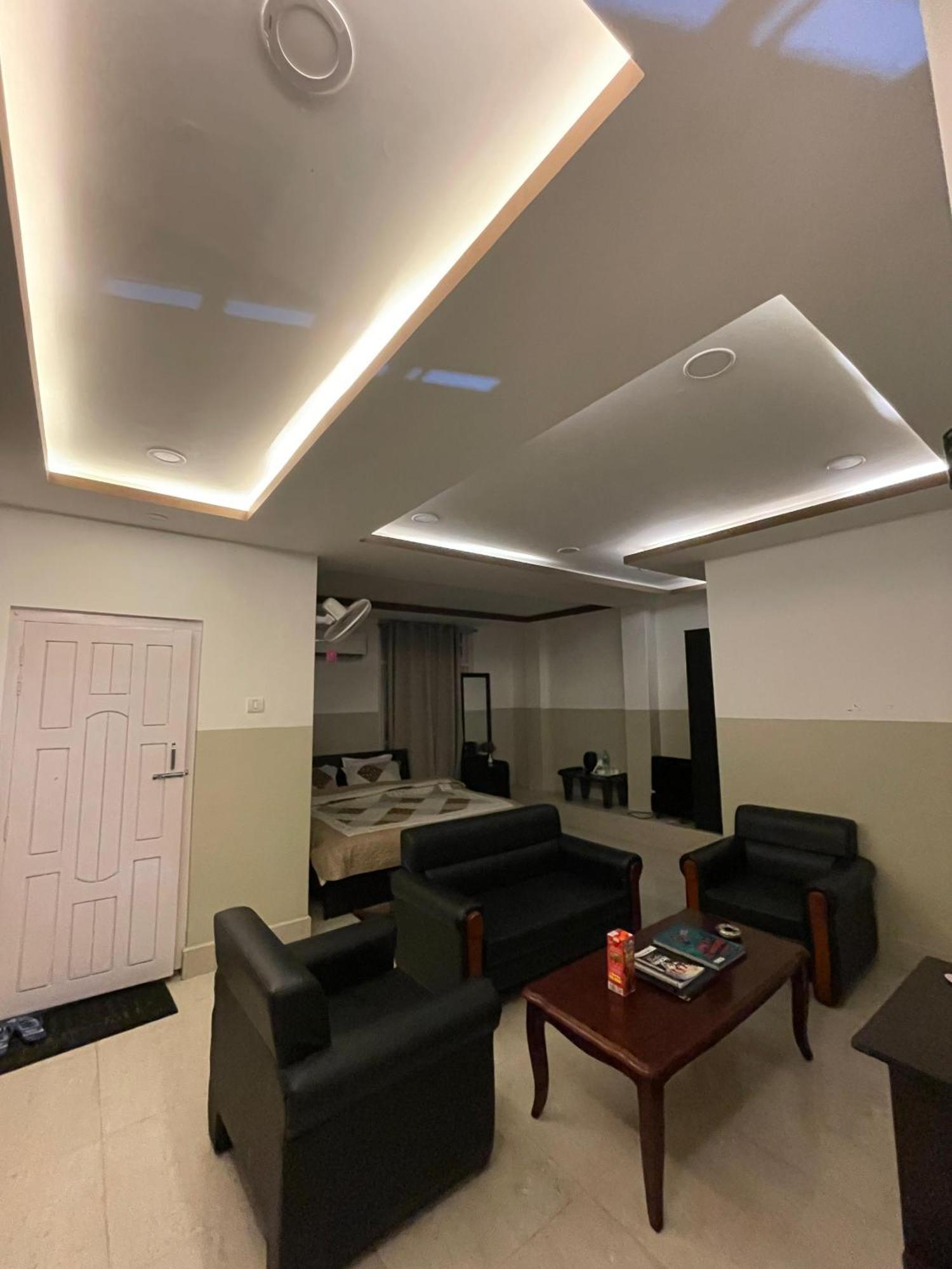 2K Hotel Kohima Buitenkant foto