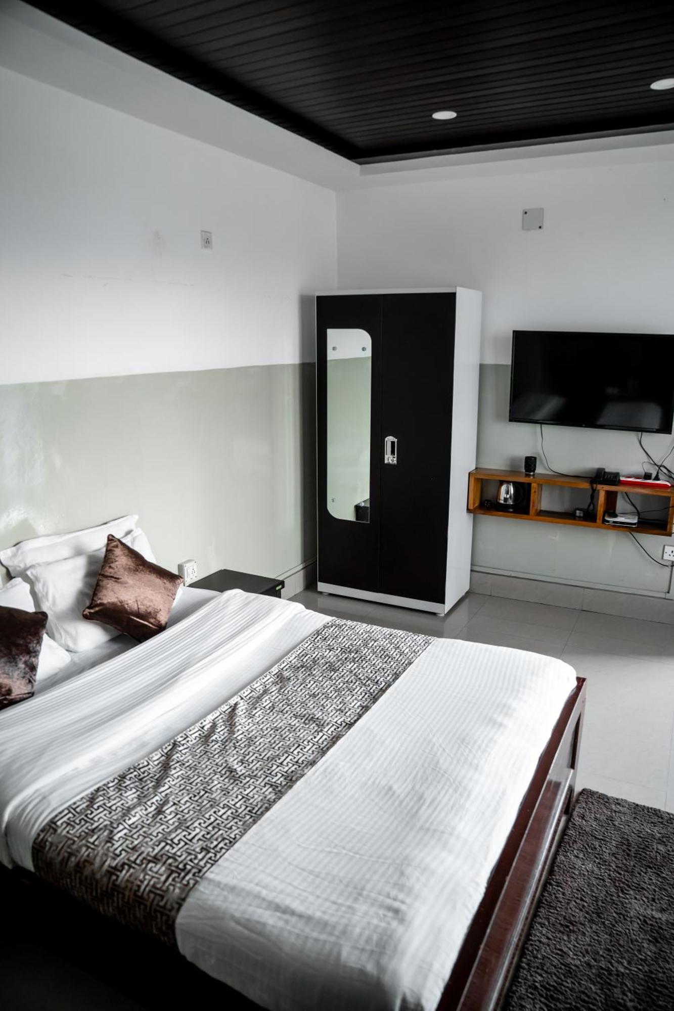 2K Hotel Kohima Buitenkant foto