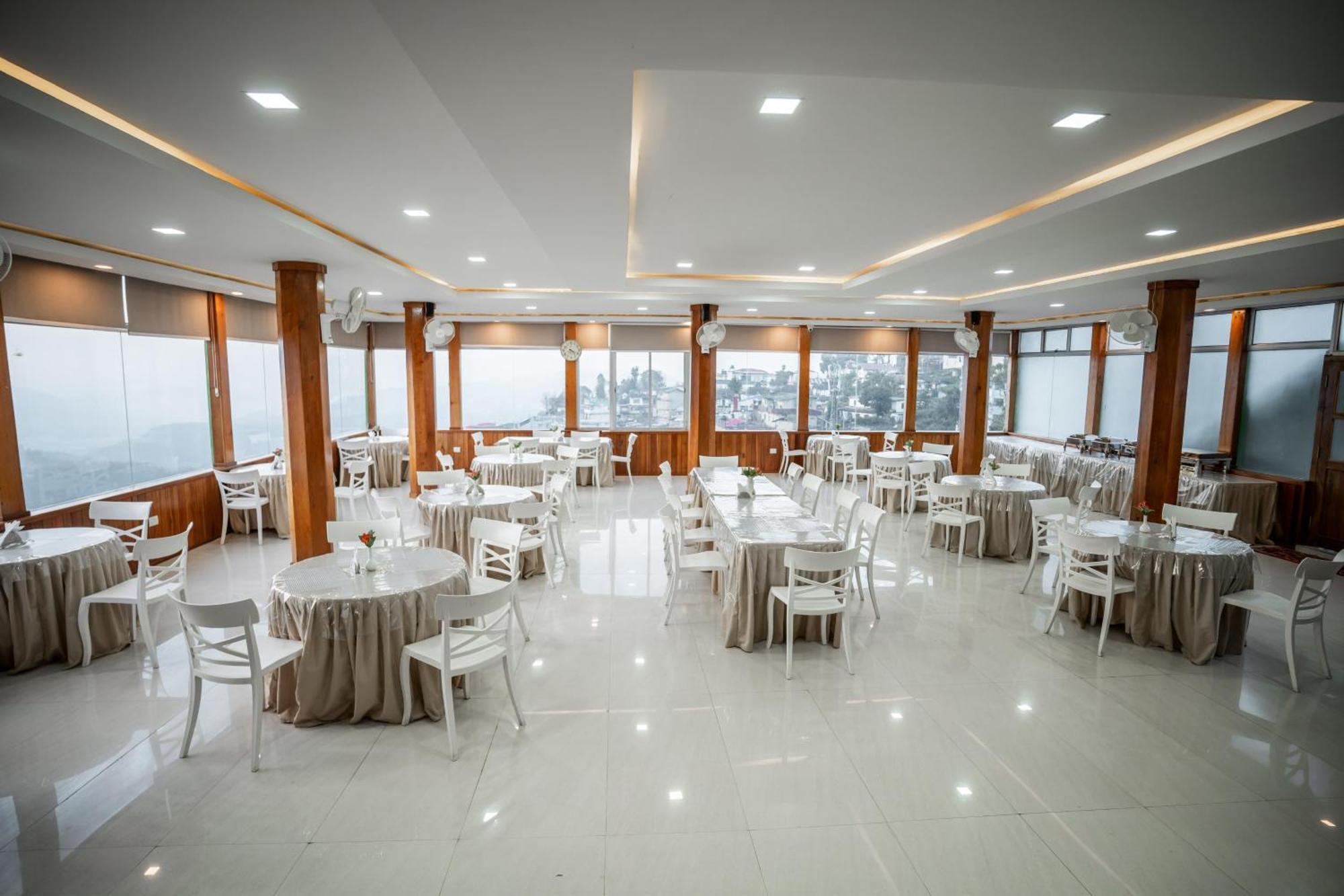 2K Hotel Kohima Buitenkant foto