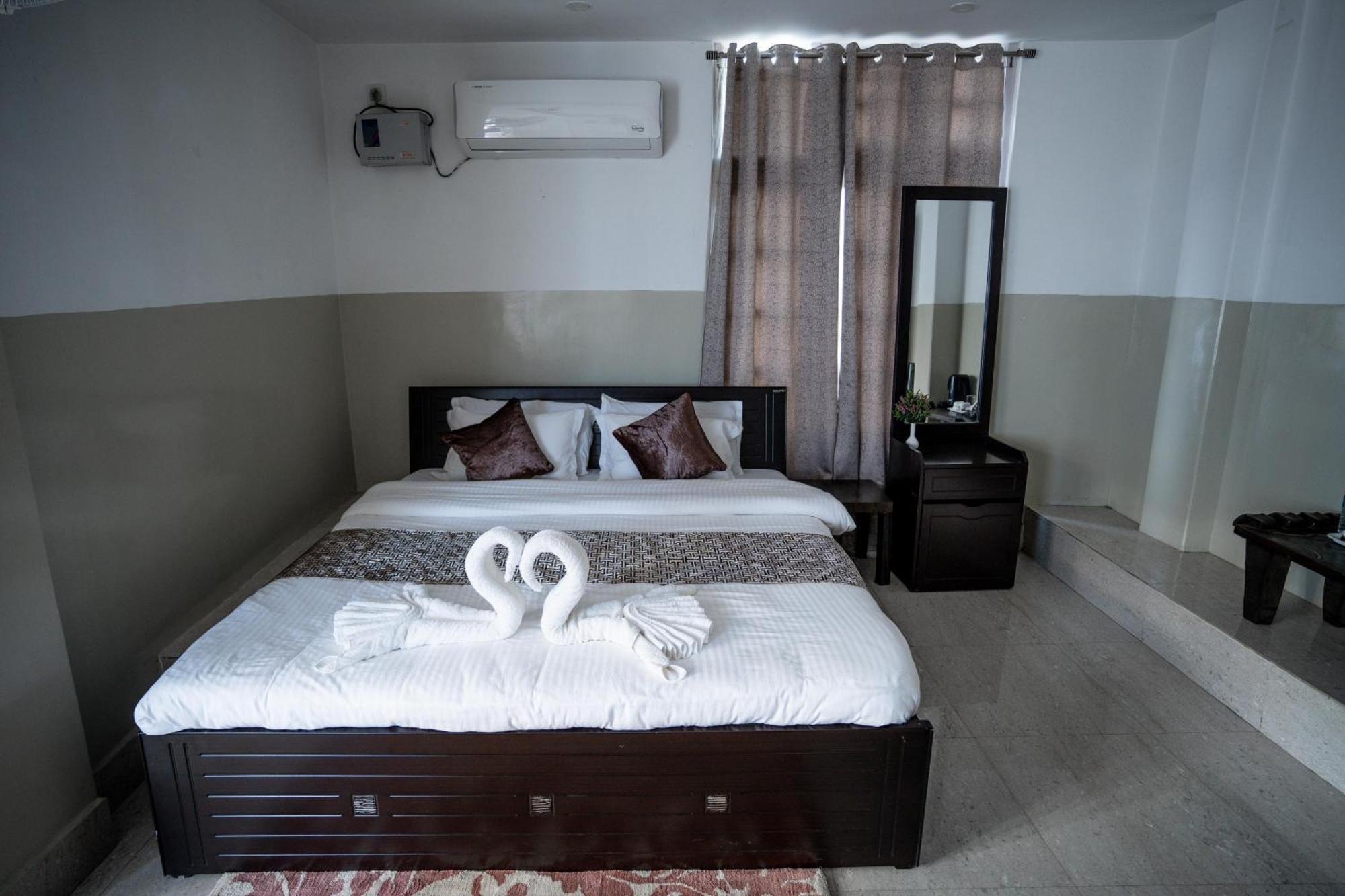 2K Hotel Kohima Buitenkant foto